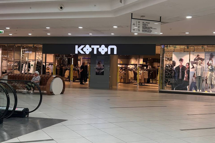 После обновления открылся турецкий Koton — того же размера, но с более современным интерьером