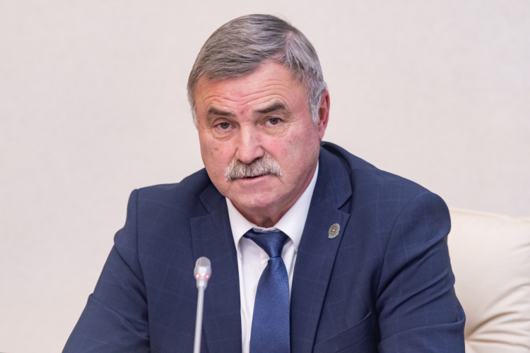 Глава миндортранса РТ Фарит Ханифов: «В одночасье этот тумблер не выключишь! За ними стоят команды, коллективы, закупленные заводы, транспортные средства»