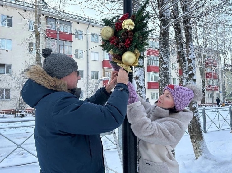 Новодвинцы взяли стремянки и украсили город к Новому году