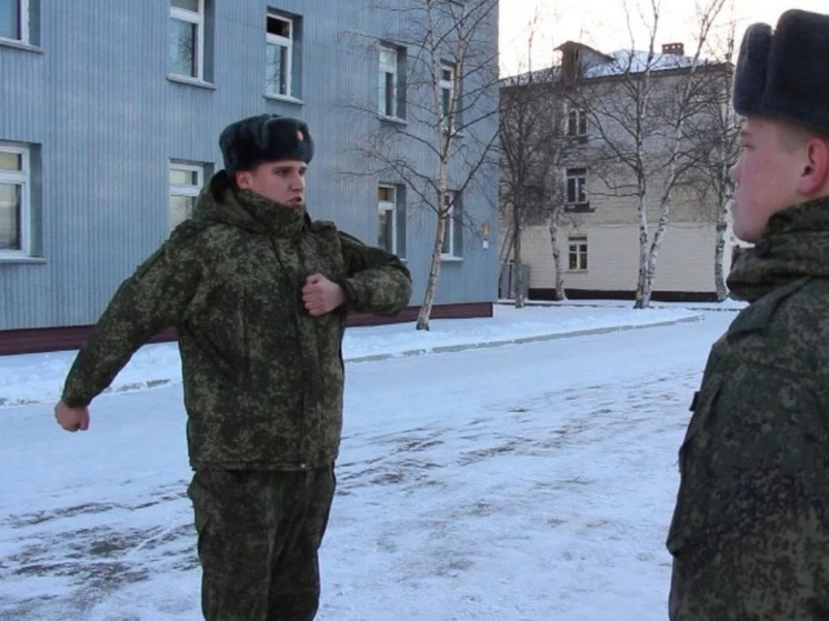 На Сахалине ветеран СВО обучает новобранцев