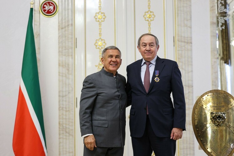 Минниханов наградил Рустема Сультеева