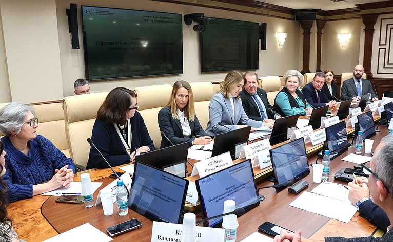 Совещание «Образовательный подход «Обучение служением»: проблемы и перспективы развития»