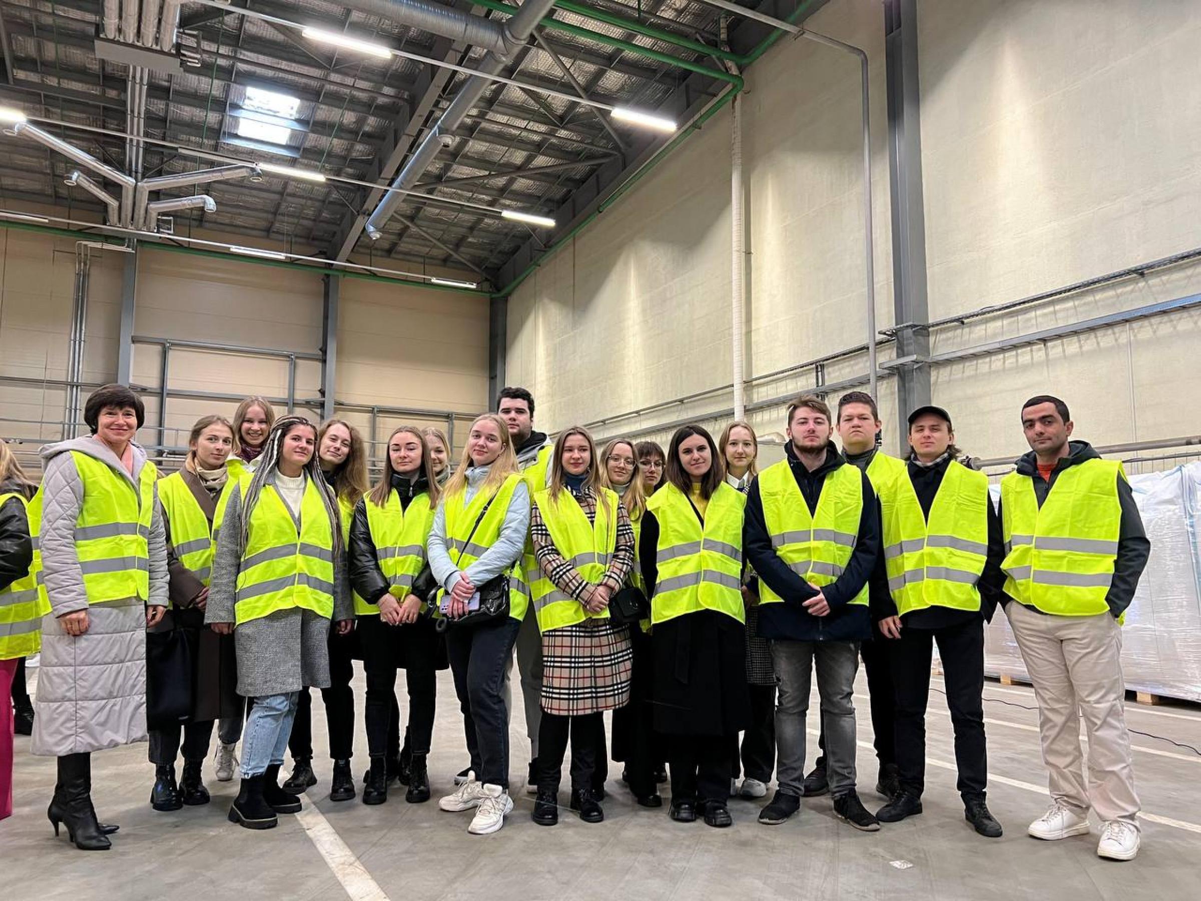 Сборщик заказов. Костромской калориферный завод. Генеральный директор завода архбум. Курганский кабельный завод. Hoff компания.