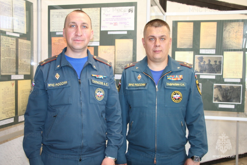 В Северном округе сотрудники столичного управления МЧС России изучили уникальные архивные документы времен войны