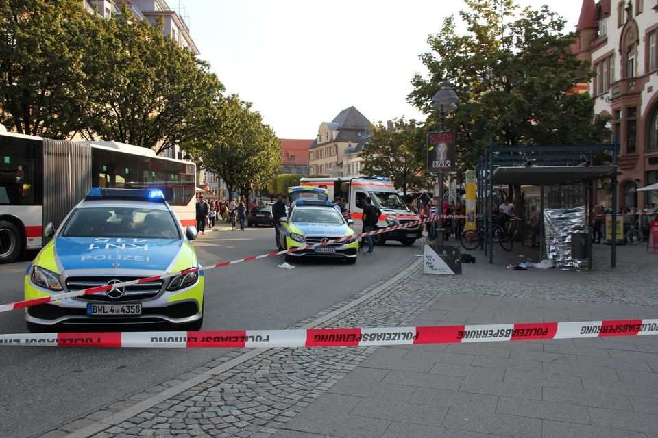 В Германии автомобиль наехал на толпу (ВИДЕО)