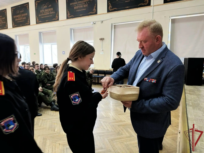 Столичные росгвардейцы провели урок мужества для школьников, посвящённый Дню Победы