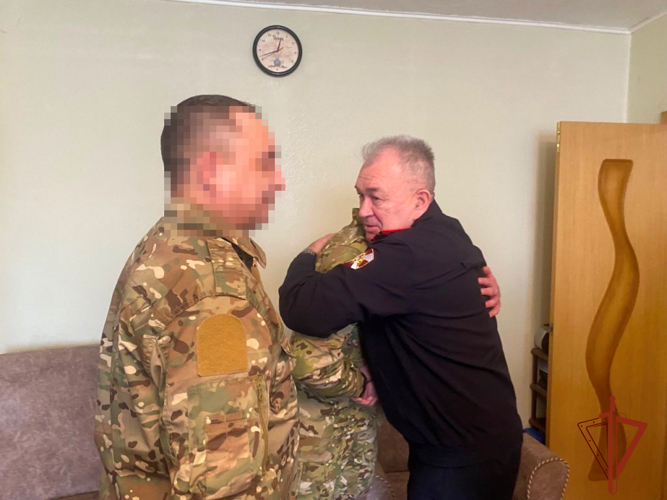 Начальник Управления Росгвардии по Томской области поздравил с Новым годом 98-летнего ветерана Великой Отечественной войны (видео)