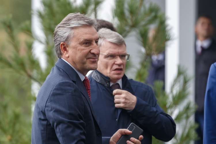 Источники утверждают, что несмотря на федеральный трек в карьере Айрат Фаррахов сохранил тесные контакты с медицинским сообществом в республике