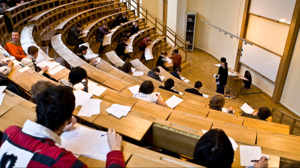 Рособрнадзор выдал предостережение брянскому вузу