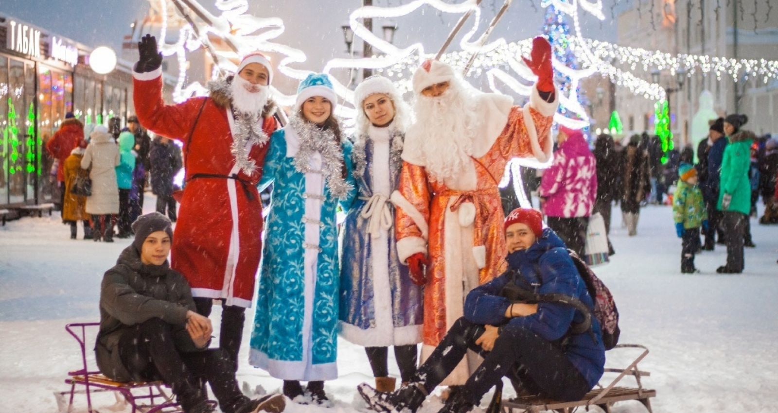 Арбат барнаул зимой. Новый год в барнауле где отметить. Новогодний городок барнаул. Малотобольская барнаул новый год 2023. Новогодний арбат в барнауле.