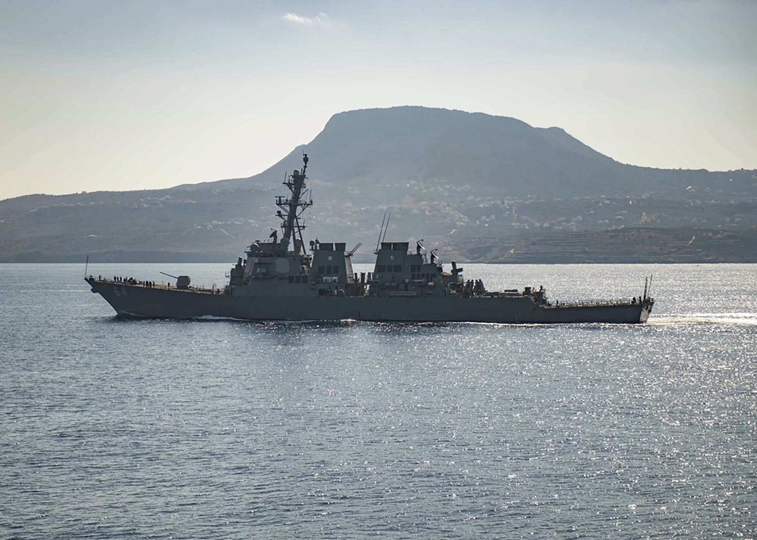 Хуситы атаковали корабль в красном море. Эсминец USS Carney. Ракетный эсминец. Военные корабли в Красном море. Дикий эсминец