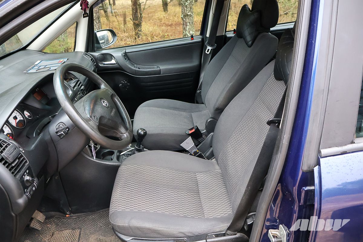 «Сложил задний ряд – и в нее полквартиры влезло»: мнение владельца Opel Zafira