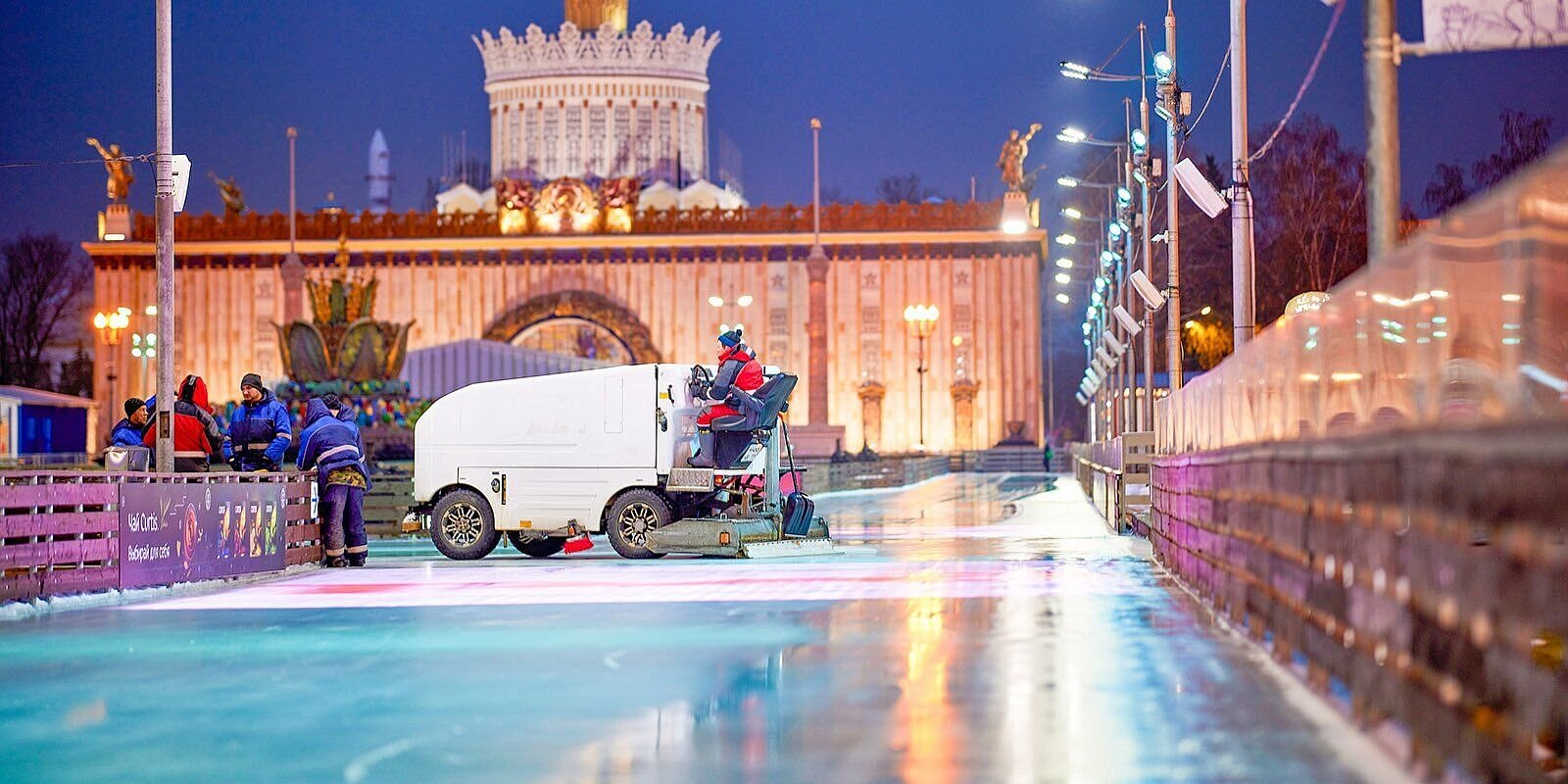 Пасха на вднх 2024. Каток на ВДНХ 2022. Каток ВДНХ, Москва. Каток ВДНХ павильон 1. Каток на ВДНХ 2023.
