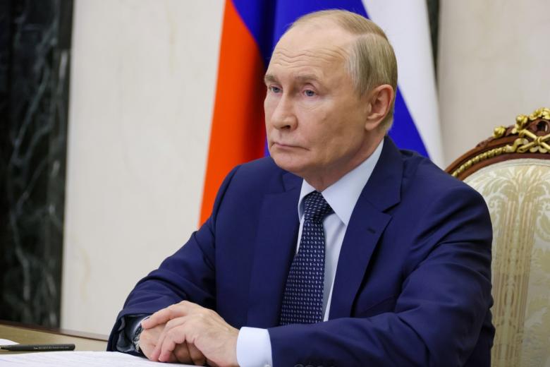 «Четко и слаженно»: Путин поздравил железнодорожников России