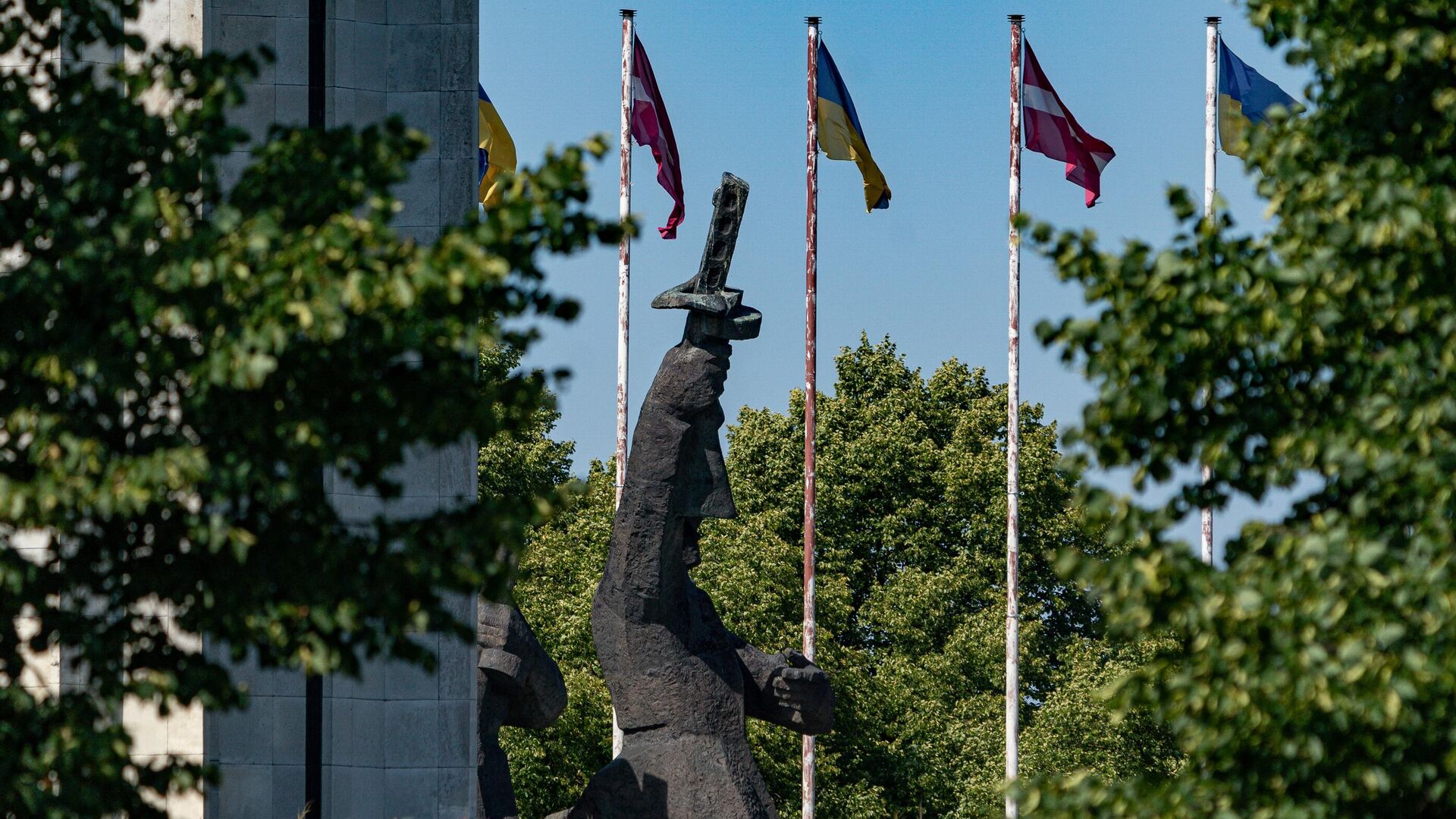 Памятники в латвии