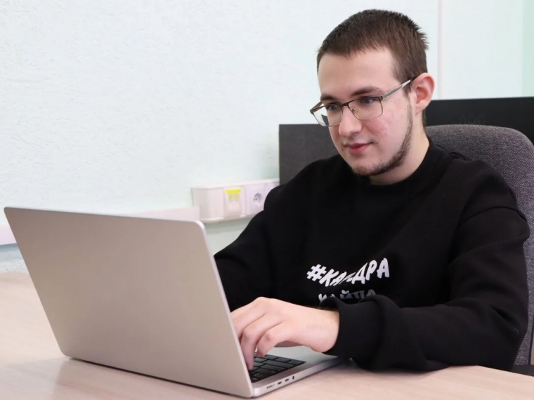 Аспирант ОмГТУ Михаил Гуненков победил в федеральном конкурсе и отправится на стажировку в Санкт-Петербург