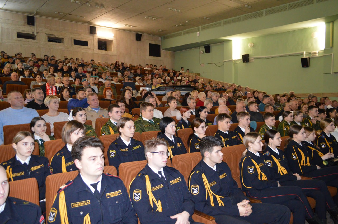 Сегодня в Городском центре состоялся концерт ансамбля «Голубые береты»