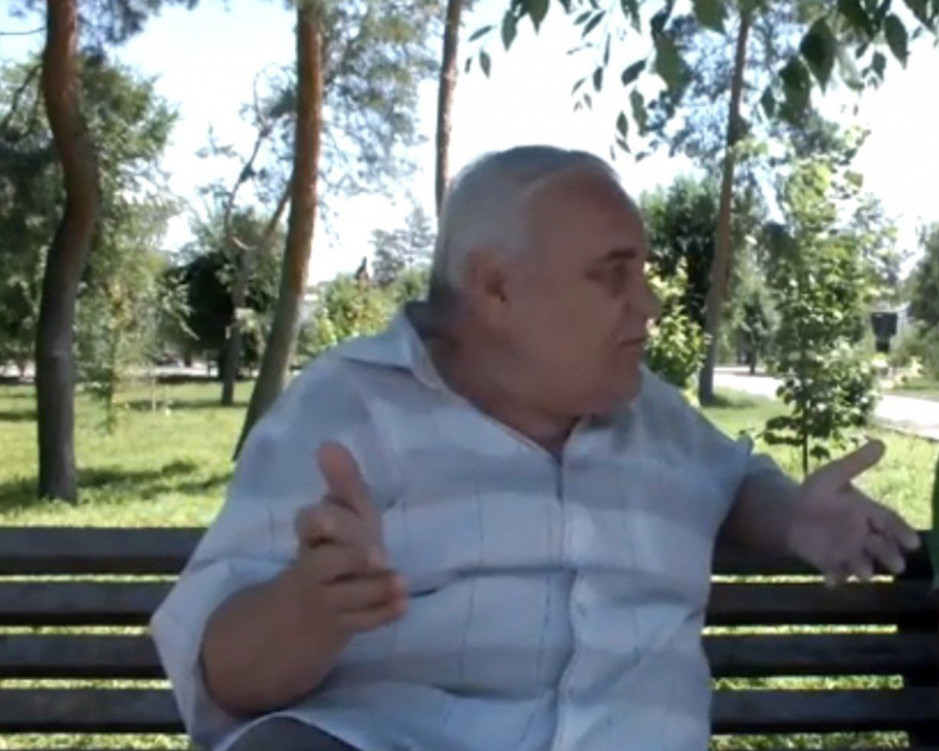 Знал 13 языков, создал гимн и герб Волгоградской области: умер геральдист Юрий Курасов