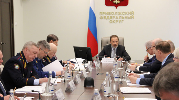 Полномочный представитель Президента РФ в ПФО Игорь Комаров провел заседание межведомственной рабочей группы по противодействию незаконным финансовым операциям