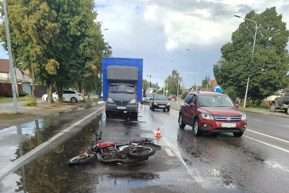 Перевернувшегося на Баумана мотоциклиста увезли в больницу в Липецке