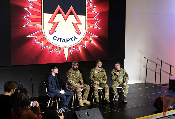 Подшефный класс Росгвардии встретился с военнослужащими батальона «Спарта» в Мелитополе