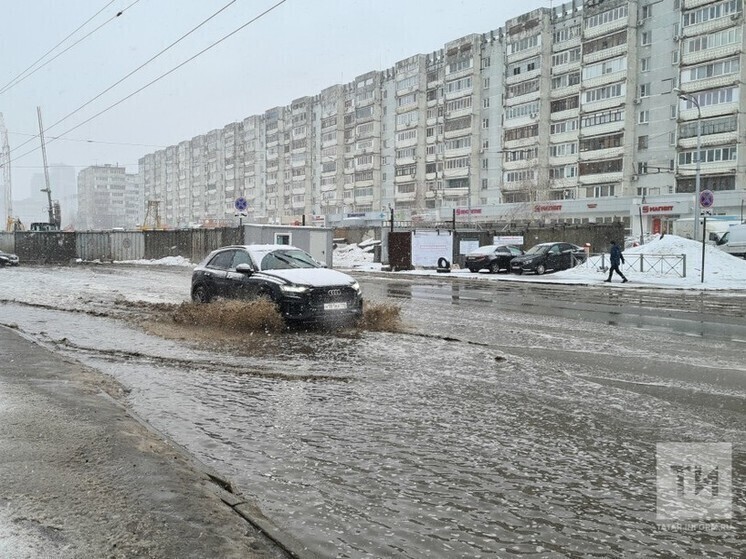 В Казани заработали горячие линии по вопросам подтоплений