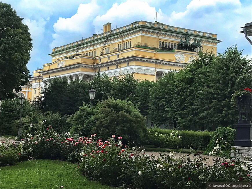 От Аничкова сада до улицы Росси