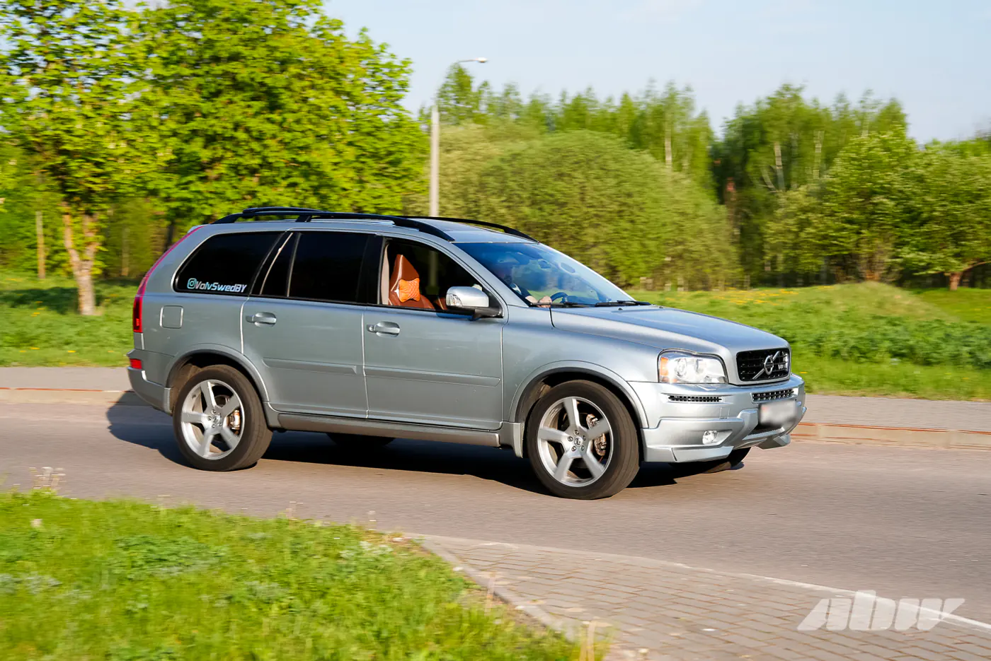 «Эта машина провоцирует своей мощностью»: история редкого Volvo XC90 с мотором V8