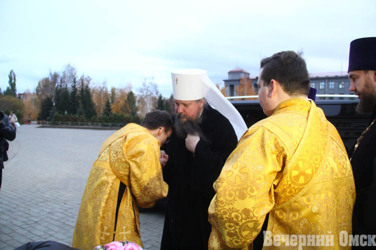 Новый митрополит Дионисий прибыл в Омск. Как православные христиане его встретили и что митрополит рассказал журналистам