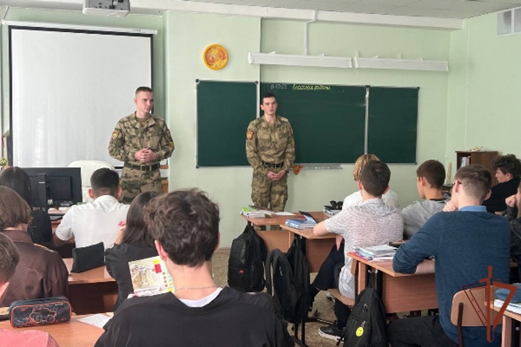 Росгвардейцы в Сибири провели профориентационные и патриотические мероприятия с молодёжью