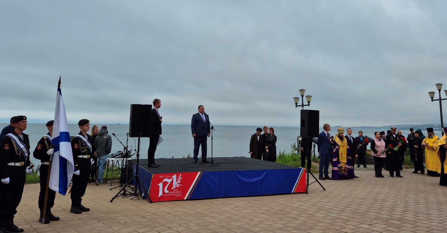 Победа наших предшественников является ярким свидетельством беспримерного мужества, героизма и самоотверженности, - сказал Глава города Евгений Беляев о героической обороне Петропавловска