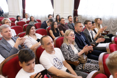 В Законодательном Собрании вручили премию в сфере молодежной политики.