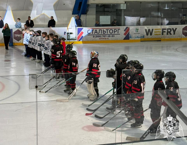 В Липецке росгвардейцы приняли участие в открытии хоккейного турнира