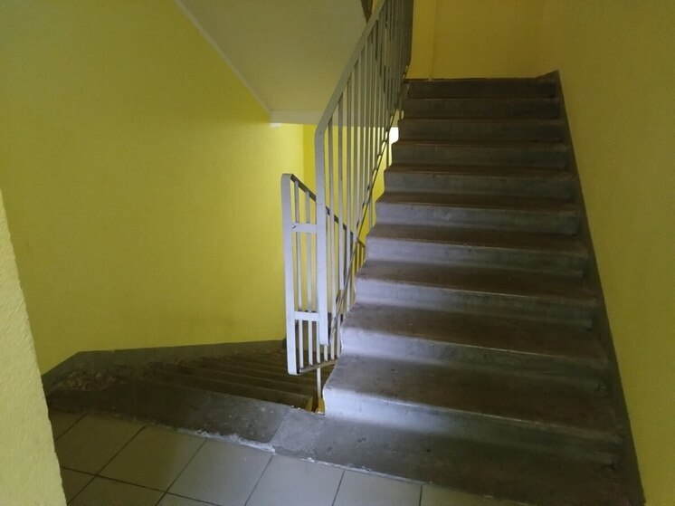 В Гурьевске маленькая девочка упала с лестницы