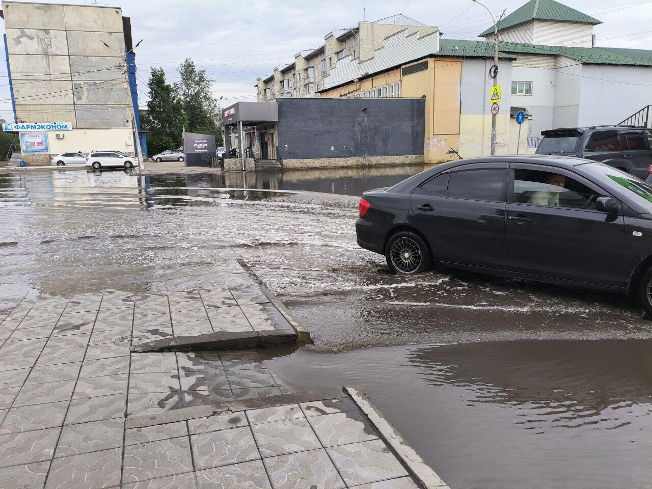 На Острове вновь образовалась огромная лужа