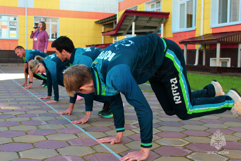 Зарядка с чемпионами: юные таланты МБОУ «Центр образования №7» вдохновлены примером сборной Югры по пожарно-спасательному спорту