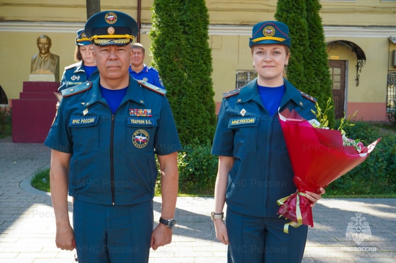 В столичном управлении МЧС России состоялось вручение первых и очередных специальных званий