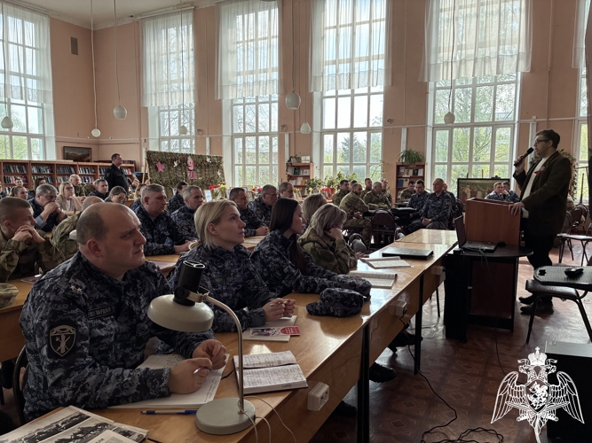 В преддверии Дня Победы Управлении Росгвардии по Ивановской области состоялся открытый диалог с экспертом Российского общества «Знание»