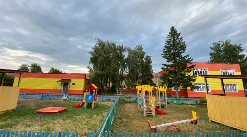 У «Полета» в Омске продают дом и детский сад