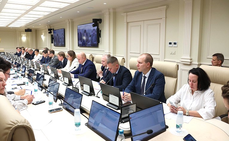 Заседание Комиссии СФ по мониторингу законодательства РФ в сфере государственного контроля (надзора) и муниципального контроля в РФ на тему «Анализ эффективности внедрения в работу контрольных органов индикаторов риска нарушения обязательных требований»