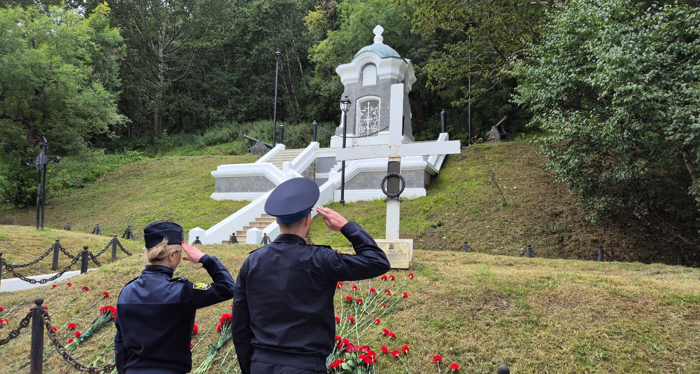 Победа наших предшественников является ярким свидетельством беспримерного мужества, героизма и самоотверженности, - сказал Глава города Евгений Беляев о героической обороне Петропавловска