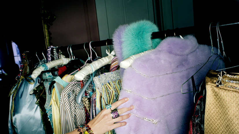 Стилист Лисовец рассказал о модных цветах верхней одежды зимой 2026 года