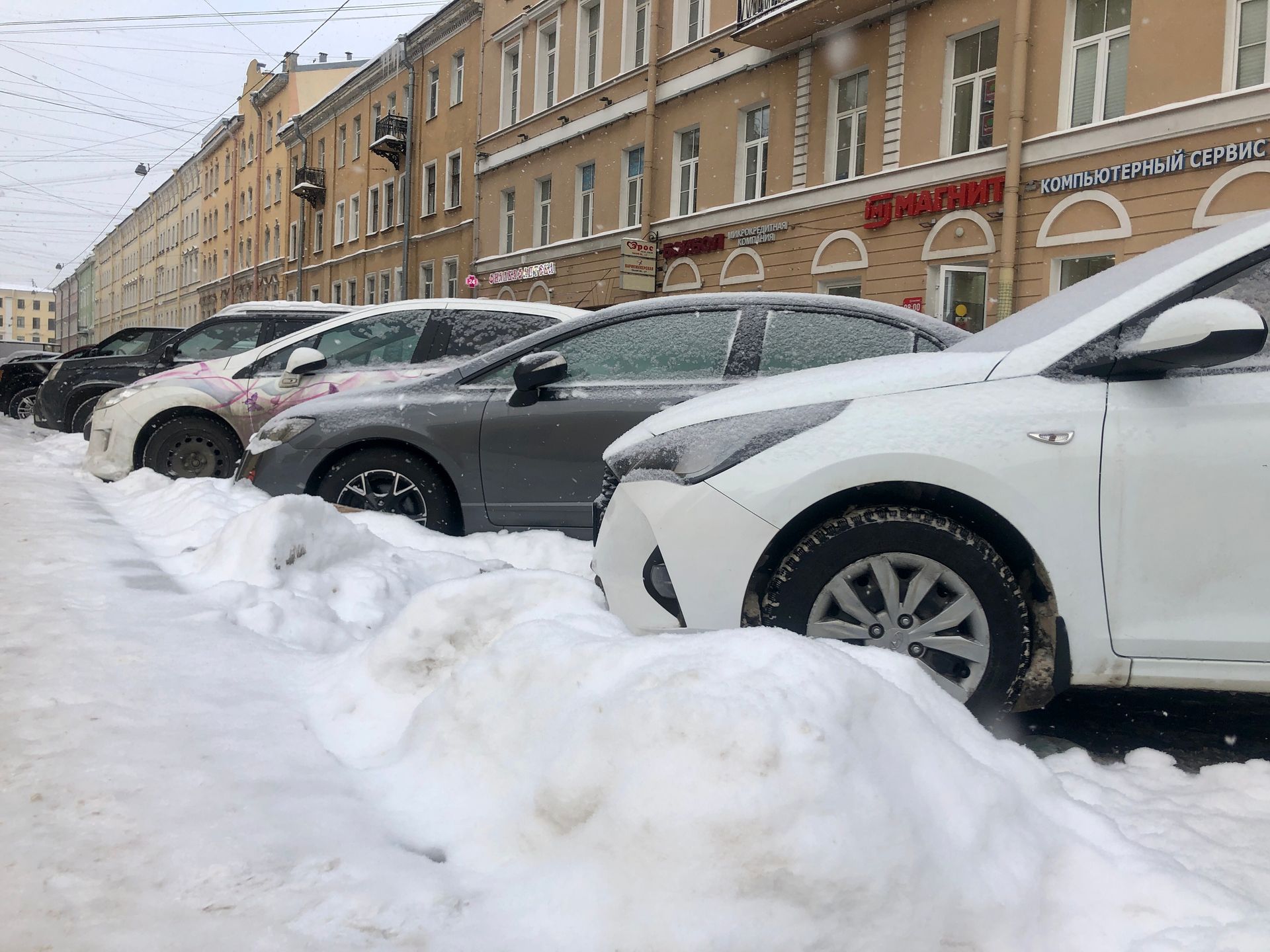 Зимнее обновление 2023. Машина в Петербурге засыпанная снегом. Дрифт снег Питер. Снегопад в Санкт-Петербурге. Москва зимой улица сугробы.