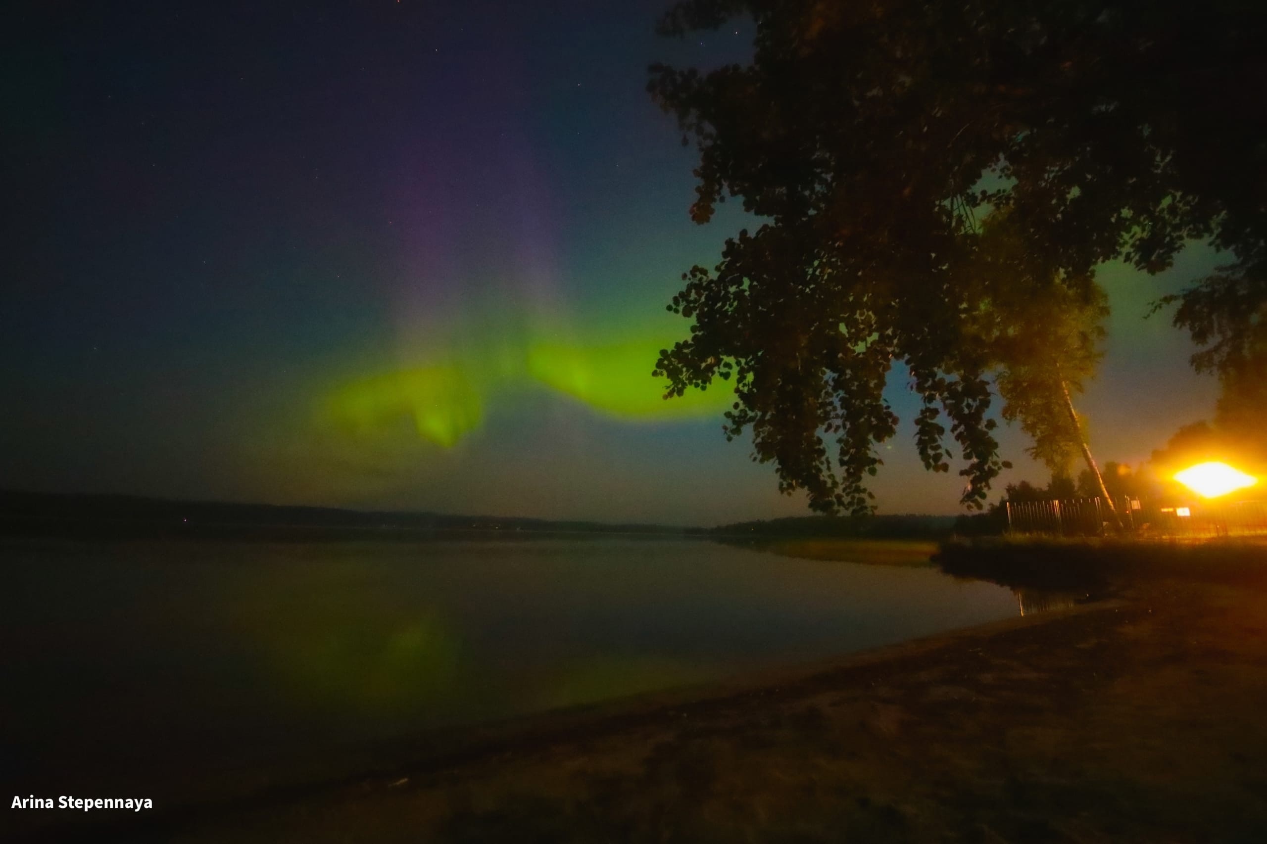 северное сияние на онежском озере. северное сияние в карелии. северное сияние над онежским озером. северное сияние в карелии над онежским озером. северное сияние петрозаводск 2022.