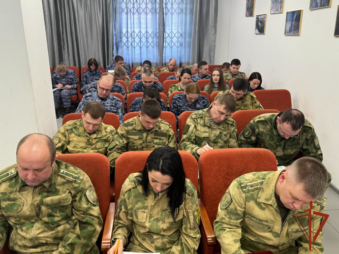 В Новосибирске сотрудники и военнослужащие Росгвардии написали патриотический диктант 