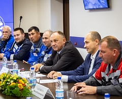 Глава Ханты-Мансийска Максим Ряшин поздравил работников и ветеранов энергетической отрасли Ханты-Мансийска с Днём энергетика