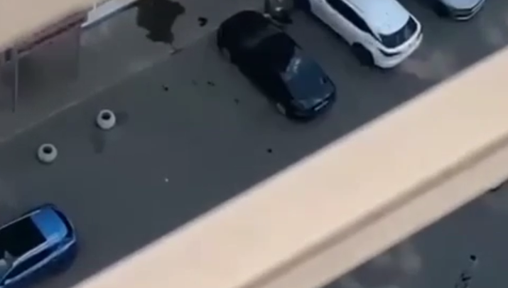 в казани сбросилась девушка. в казани выпал. жк галактика выпал из окна. много снега в казани. мужчина выпал с 14 этажа.