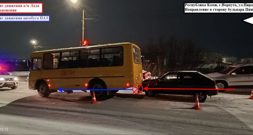 В Коми пьяный водитель врезался в школьный автобус