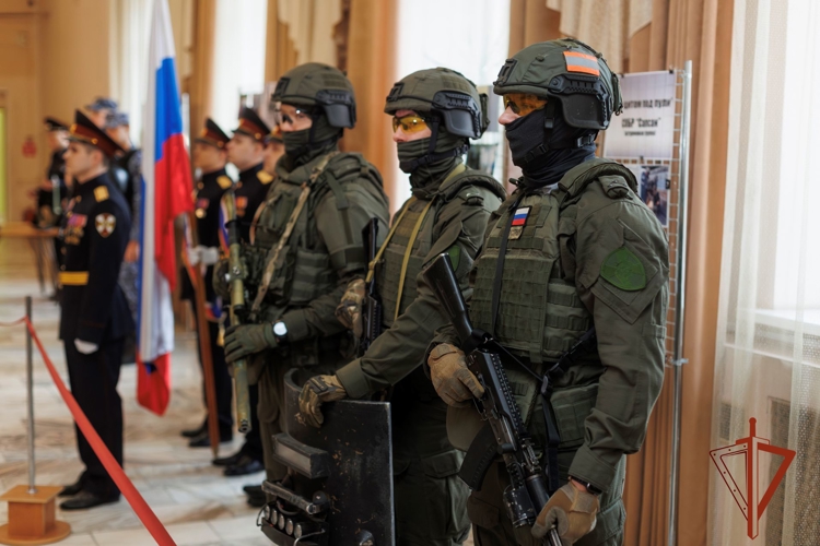 Военнослужащие и сотрудники Росгвардии по Хакасии отметили 10-летие образования ведомства 