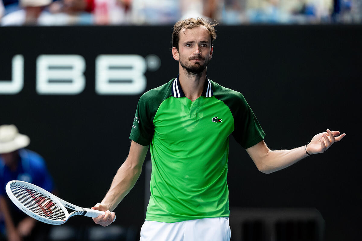 Медведев вышел в третий круг «Мастерса» в Париже